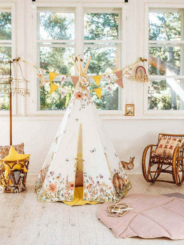 Tipi Telt - Wildflowers | Moi Mili – Et Blomstrende Fristed i brug